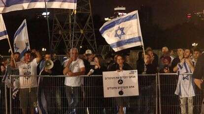 הפגנה נגד טקס הזיכרון המשותף. | איתן אלחדז/TPS הפגנה נגד טקס הזיכרון המשותף. | איתן אלחדז/TPS