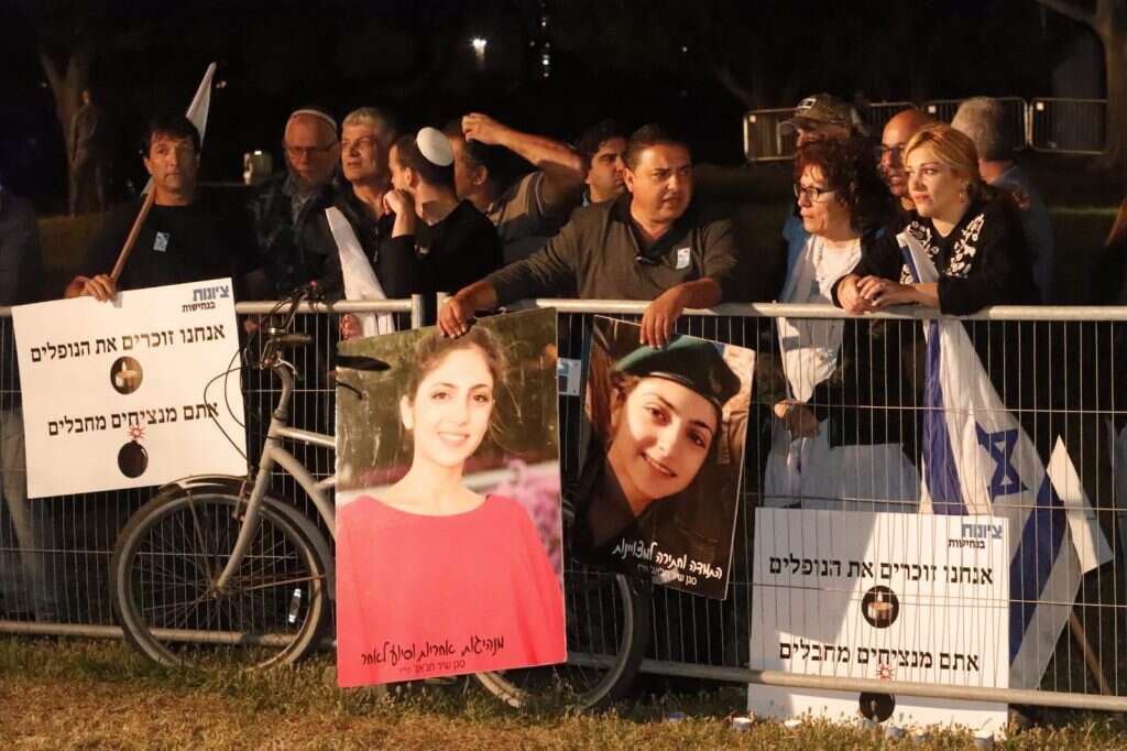 הפגנה נגד טקס הזיכרון המשותף. | איתן אלחדז/TPS הפגנה נגד טקס הזיכרון המשותף. | איתן אלחדז/TPS