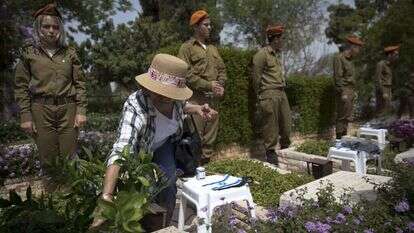 בית העלמין הצבאי בגבעת שאול. | AP