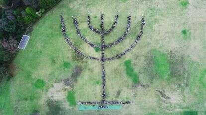 בי"ס ביאליק במלבורן והמנורה הגדולה בעולם בי"ס ביאליק במלבורן והמנורה הגדולה בעולם