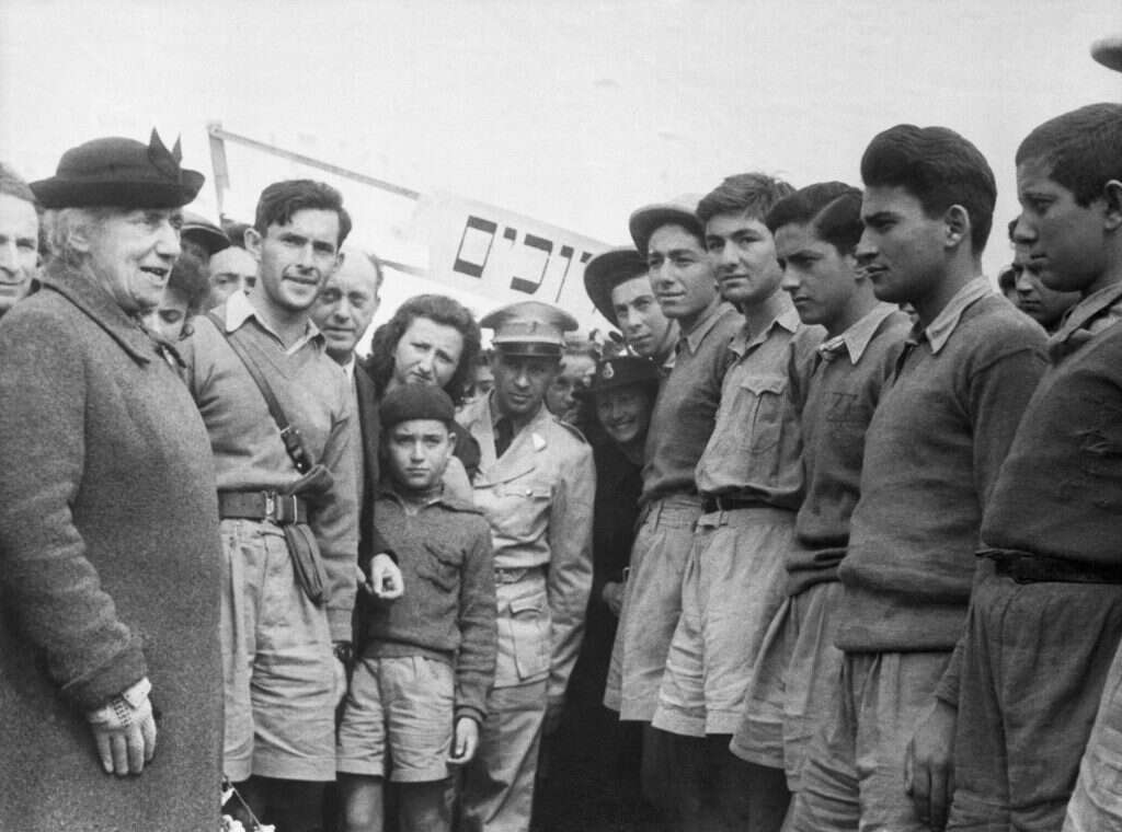 דאגה לכל רווחתם. סאלד מקבלת את פני ילדי טהרן. | גטי אימג'ס