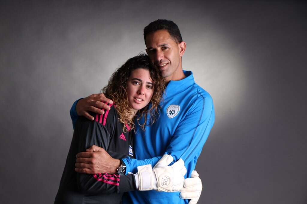 בהתחלה הסתייג מהקריירה, אחר כך התחבר. עמית ואביה רפי כהן. | שי ברמי