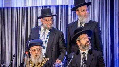 הרבנים הראשיים לישראל בכנס ועידת רבני אירופה. משמאל למעלה: הרב פנחס גולדשמידט. | אלי איטקין הרבנים הראשיים לישראל בכנס ועידת רבני אירופה. משמאל למעלה: הרב פנחס גולדשמידט. | אלי איטקין