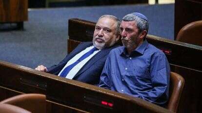 ליברמן והרב רפי פרץ בכנסת. | אורן בן חקון ליברמן והרב רפי פרץ בכנסת. | אורן בן חקון