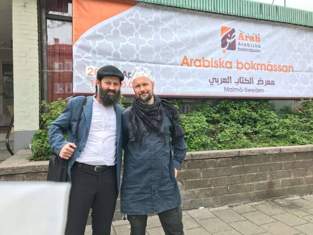 הרב משה דוד הכהן ביריד ספרים ערבי. | פרויקט אמנה הרב משה דוד הכהן ביריד ספרים ערבי. | פרויקט אמנה