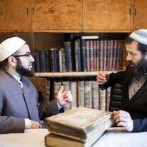 הרב משה דוד הכהן והאימאם סלאח א-דין בראקת במפגש בין דתי ב-2017. | פיטר קרון הרב משה דוד הכהן והאימאם סלאח א-דין בראקת במפגש בין דתי ב-2017. | פיטר קרון