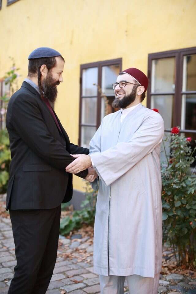 האימאם סלאח א-דין בראקת מהעיר מאלמה בשבדיה והרב משה דוד הכהן. | פרויקט אמנה האימאם סלאח א-דין בראקת מהעיר מאלמה בשבדיה והרב משה דוד הכהן. | פרויקט אמנה