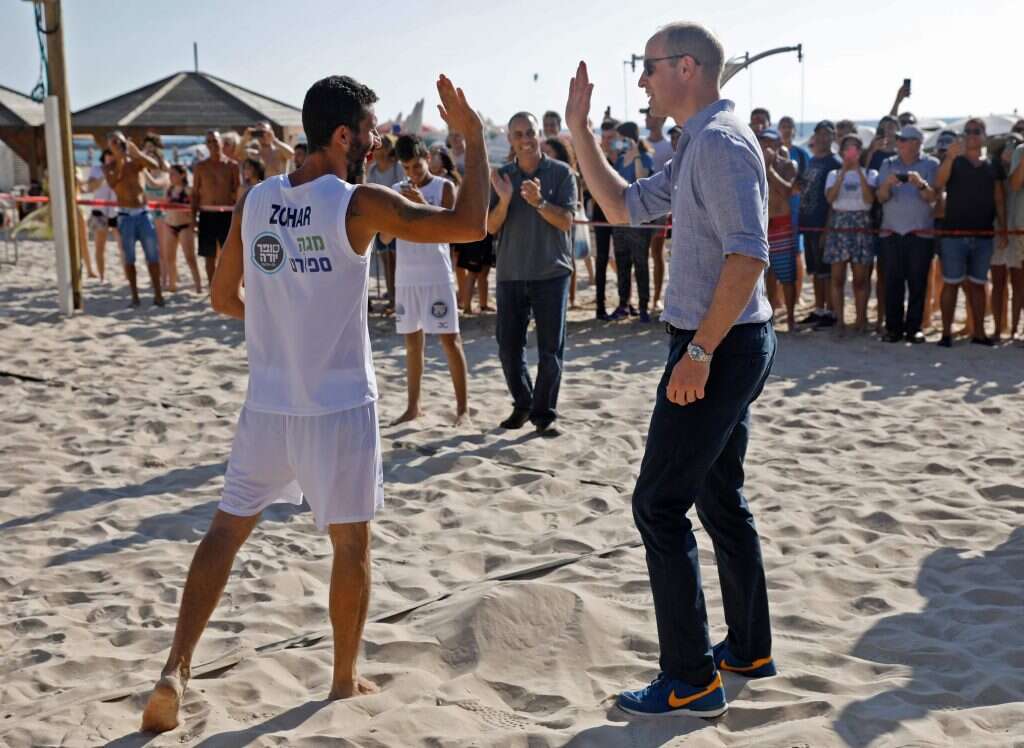 "אנשיו של הנסיך הבהירו לנו שהוא לא רוצה את המסלול הרגיל של פוליטיקאים שמבקרים כאן, אלא 'לגעת במדינה', ואני חושב שהצלחנו לתת לו את זה" הנסיך ויליאם בביקור בתל־אביב, יוני 2018. | AFP