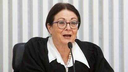 נשיאת העליון אסתר חיות. | מארק ישראל סלם