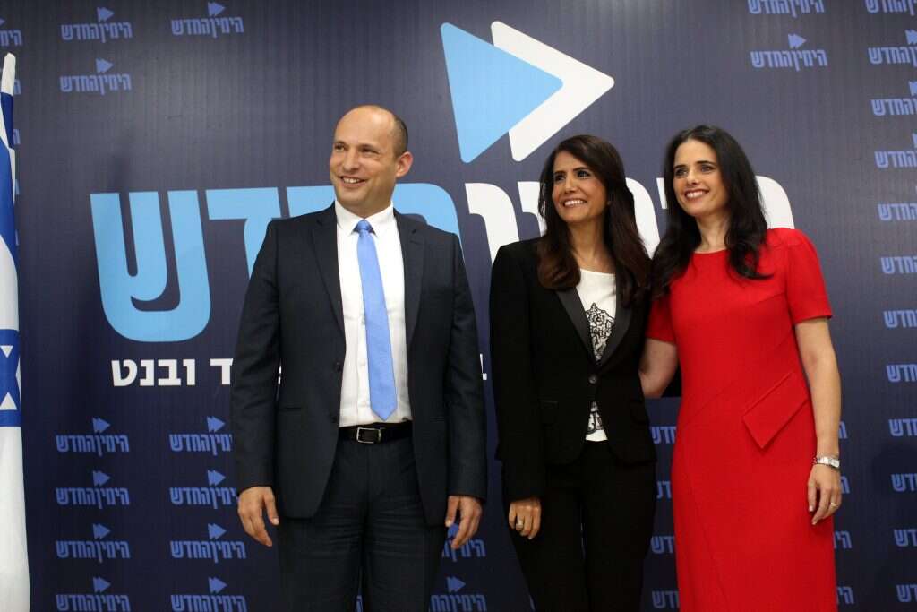 כל קבוצת ואטסאפ משפחתית זוכה לפנייה נרגשת מוקלטת. שקד ברקת ובנט. | אבישג שאר־ישוב