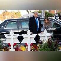 הנשיא טראמפ ואשתו מלניה בבית הכנסת "עץ חיים" בפיטסבורג לאחר הפיגוע שם. | AFP