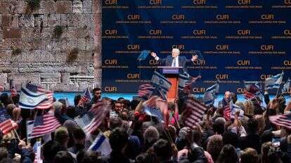 הכומר ג'ון האגי, מייסד ויו"ר CUFI נואם בכנס CUFI, וושינגטון 2018. | גטי אימג'ס