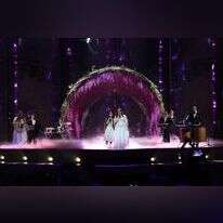 "להקת שלווה הוכיחה עד כמה אפשר להאיר דווקא מתוך במה שאחרים ראו בה רק חושך". להקת שלווה בחצי גמר האירווזיון בשבוע שעבר. | קוקו