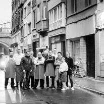 נלחמים באנטישמיות דרך הקיבה. צוות מסעדת "הופמנ'ס" שבאנטוורפן, בלגיה. | יח"צ