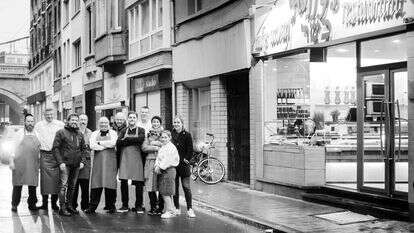 נלחמים באנטישמיות דרך הקיבה. צוות מסעדת "הופמנ'ס" שבאנטוורפן, בלגיה. | יח"צ