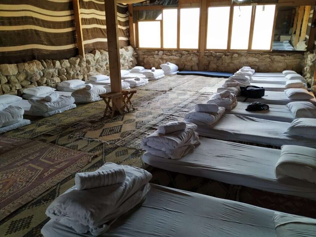 חאן ארץ המרדפים