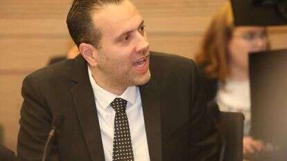 מיקי זוהר. | מרים צחי