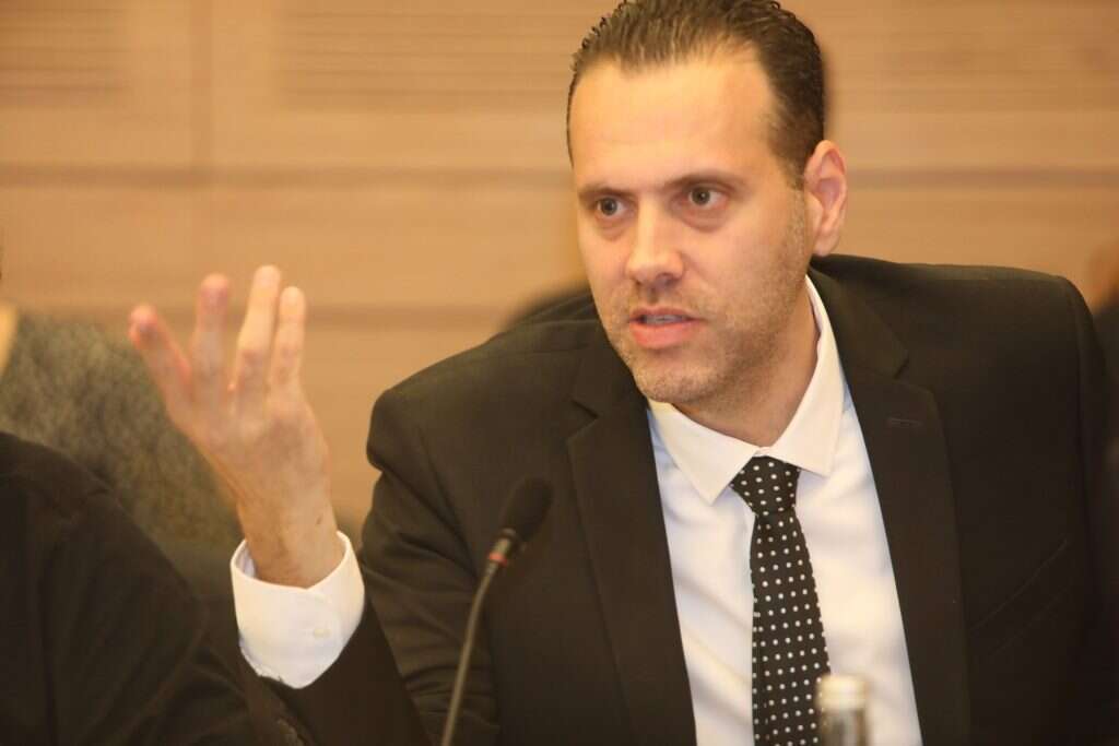 מיקי זוהר. | מרים צחי