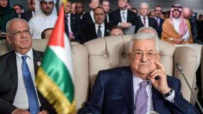 אבו־מאזן וסאיב עריקאת בכינוס הליגה הערבית במארס. | AFP אבו־מאזן וסאיב עריקאת בכינוס הליגה הערבית במארס. | AFP