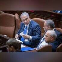 נתניהו וליברמן במליאת הכנסת. | יונתן זינדל/פלאש 90