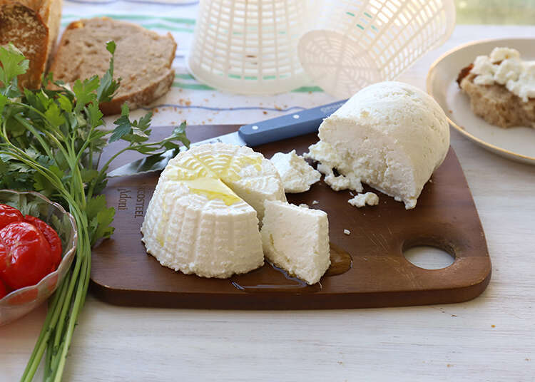 גבינת ריקוטה. כלים: עדי ניסני. | אפרת ליכטנשטט