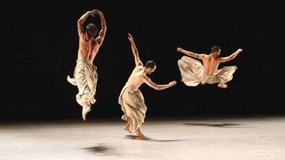 "חלב שחור" מאת אוהד נהרין, להקת בת-שבע. | אסקף