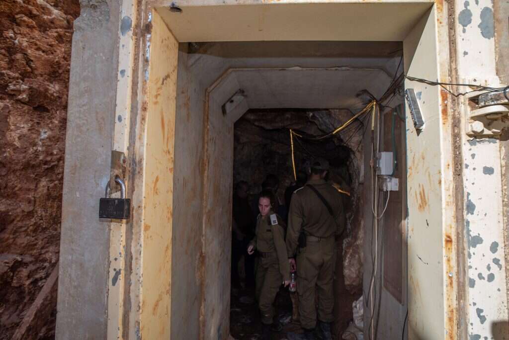 כניסה למנהרה. | אייל מרגולין - ג'יני