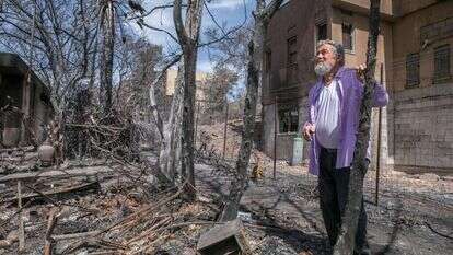 ויליאם ריצ'מן בביתו השרוף. | יוסי אלוני