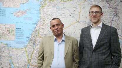 "יהודה ושומרון הם אזור גיאוגרפי, לא פוליטי". אבי צימרמן ואשרף ג'עברי. | מרים צחי