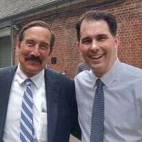 סקוט ווקר וג'וזף פרייגר. | מיכאל טוכפלד