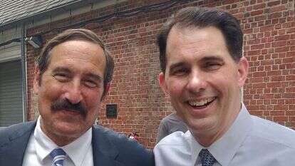 סקוט ווקר וג'וזף פרייגר. | מיכאל טוכפלד סקוט ווקר וג'וזף פרייגר. | מיכאל טוכפלד