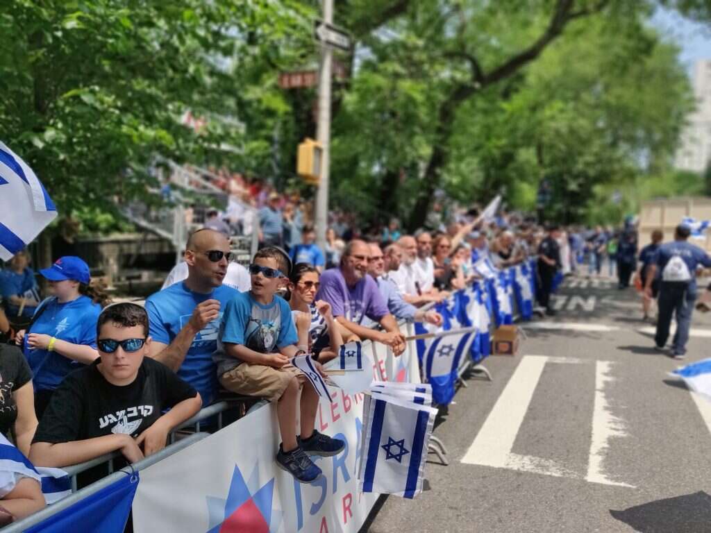 קהל לאורך המסלול. | מיכאל טוכפלד קהל לאורך המסלול. | מיכאל טוכפלד