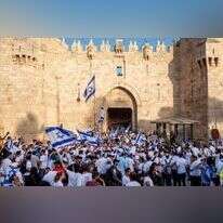 ריקוד הדגלים בשער שכם, ארכיון. | EPA