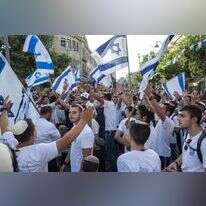 ריקוד הדגלים. | EPA