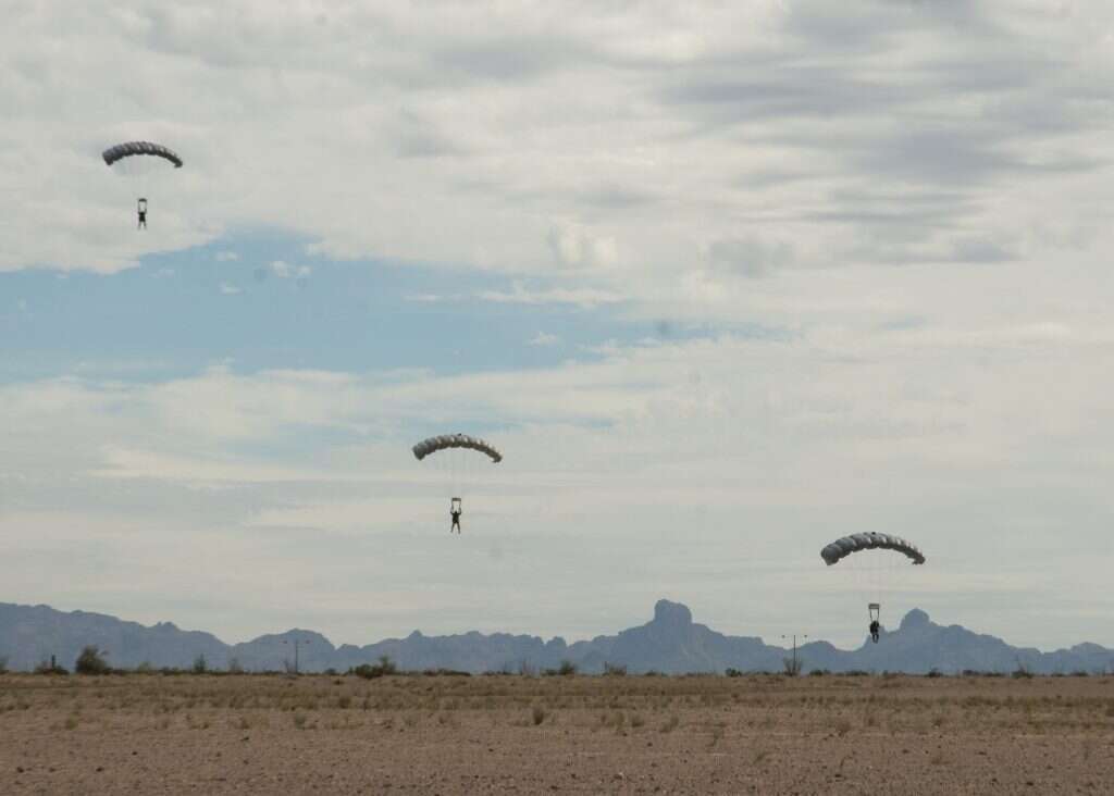 באדיבות בית הספר הצבאי והמרכז ללחימה מיוחדת ג'ון קנדי
