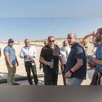 השר לשעבר ליברמן יחד עם רואה (מימין) ואלירז (משמאל), באתר הקמת עמיחי ב־2017. | הלל מאיר, TPS