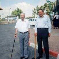 הרב חזן עם הרב יהודה אשכנזי (מניטו) חברו לנפש ושותף לדרך בהנהגת יהודי צרפת בישראל. | באדיבות בתו, מרים סטיווי