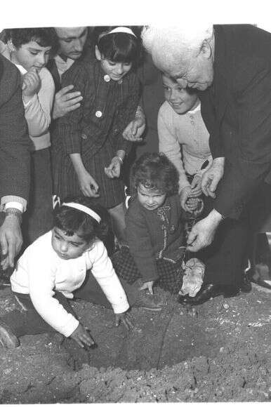 להט ציוני שגרם לרצף טעויות אקולוגיות. בן־גוריון בנטיעות, 1963. | משה פרידמן - לע"מ להט ציוני שגרם לרצף טעויות אקולוגיות. בן־גוריון בנטיעות, 1963. | משה פרידמן - לע"מ