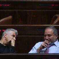 אביגדור ליברמן ויאיר לפיד בהצבעה במליאה ב2015. | מרים צחי