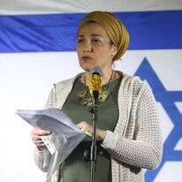 "כשדיברנו על עם ישראל חשבנו על העם שיושב כאן, ואז גילינוי שהחצי השני שלנו בתפוצות". בת-גלים שער. | קוקו