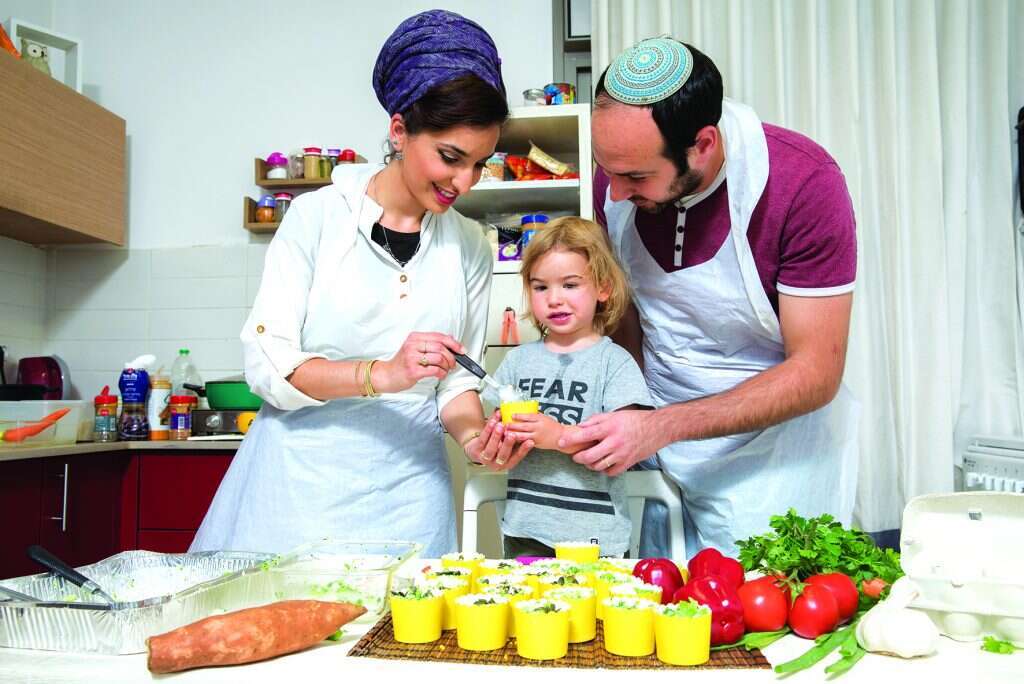 משפחת אלבז. | יוסי אלוני