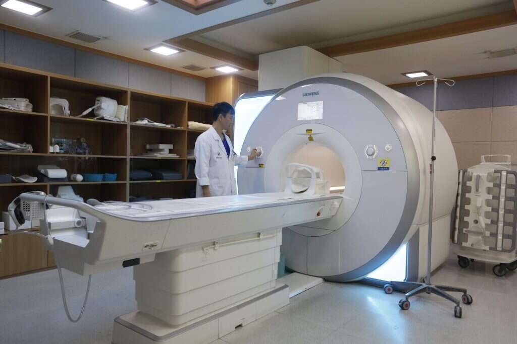 אינטרסים כלכליים כמניע לניתוחים. חדר הקרנות (אילוסטרציה). | EPA אינטרסים כלכליים כמניע לניתוחים. חדר הקרנות (אילוסטרציה). | EPA