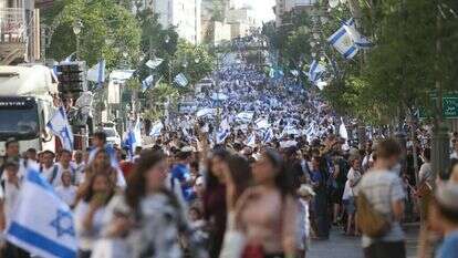ריקוד הדגלים בירושלים. | מרים צחי ריקוד הדגלים בירושלים. | מרים צחי