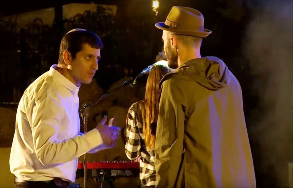 גושן, הנערה וטל-עזורי על בימת יום העצמאות. | מסך עיריית רמת-גן