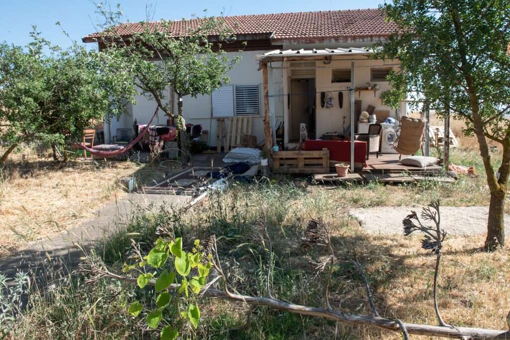 אחד מבתי היישוב ברוכים. | אייל מרגולין, ג'יני