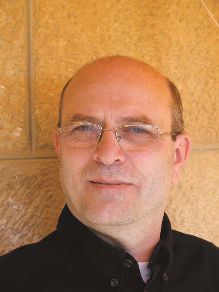 אמוץ עשהאל. | ז'קי לוי