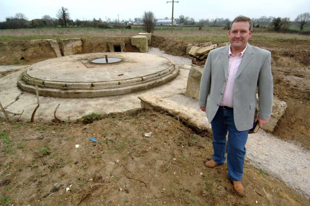 היסטוריונים מכנים אותו "בודה סיפורים" ו"אנגלי משוגע". גארי סטרן בסוללת מייסי. | AFP