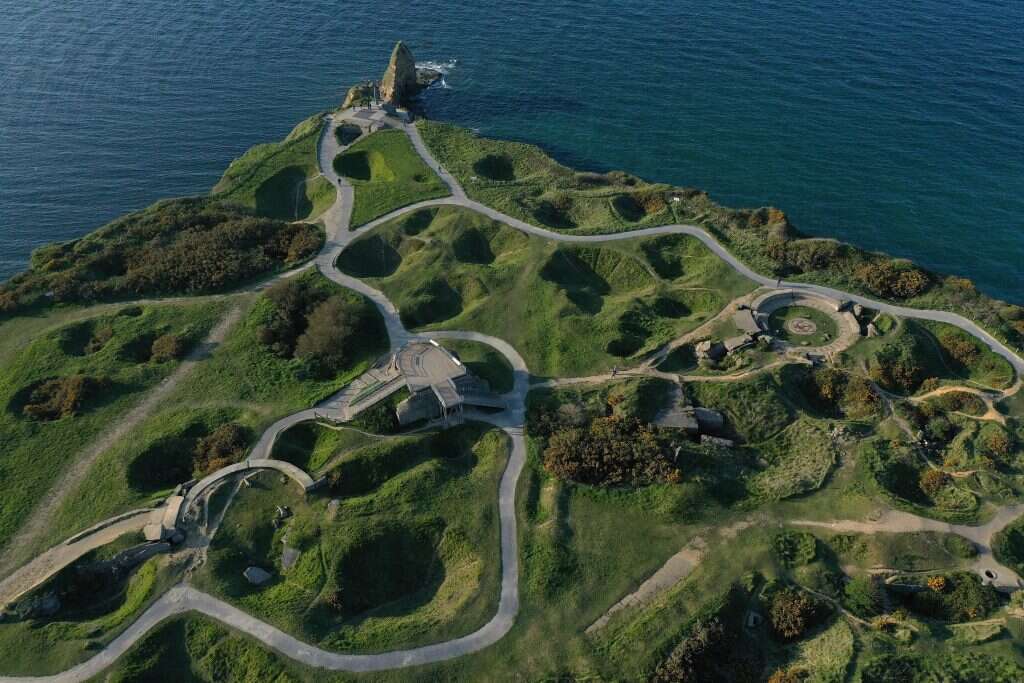 ראיות ארכיאולוגיות משחזרות את ההיסטוריה. משלט פואנט דו אוק. | גטי אימג'ס