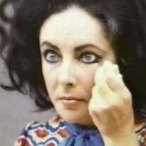 ניכור כמוטיב מרכזי. מתוך הסרט " "Identikit" שמבוסס על "מושב הנהג"