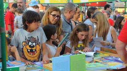 שבוע הספר. | ראובן קסטרו שבוע הספר. | ראובן קסטרו